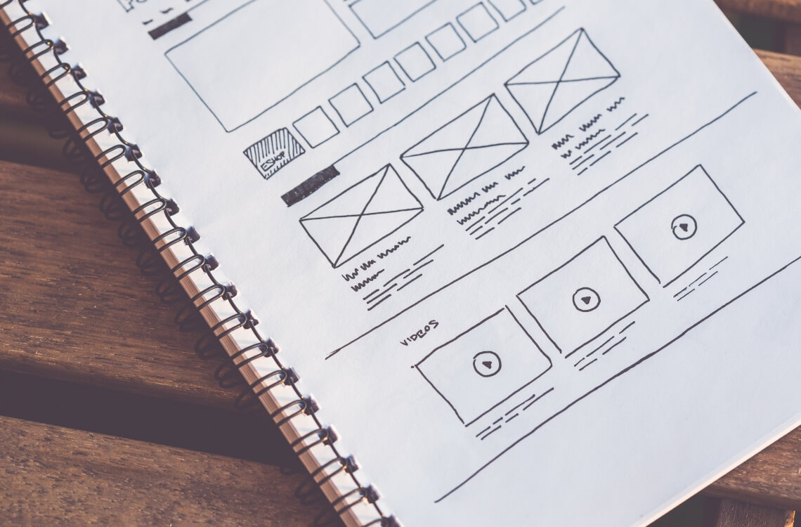 Wireframe v podobe jednoduchej skice na papier